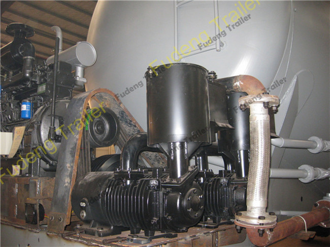 65cbm Bulk 3 Axles 80 Ton Silo Bulk Cement Tanker Trailer With Double Cabins