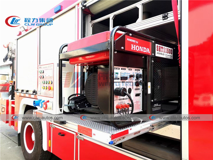 Howo 6 Wheel 290HP Firefighter Truck With 5T Knuckle Crane