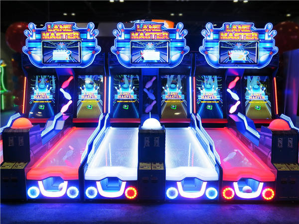 Lane Master Twin 2 Players Arcade Bowling Game Machine With Video Display