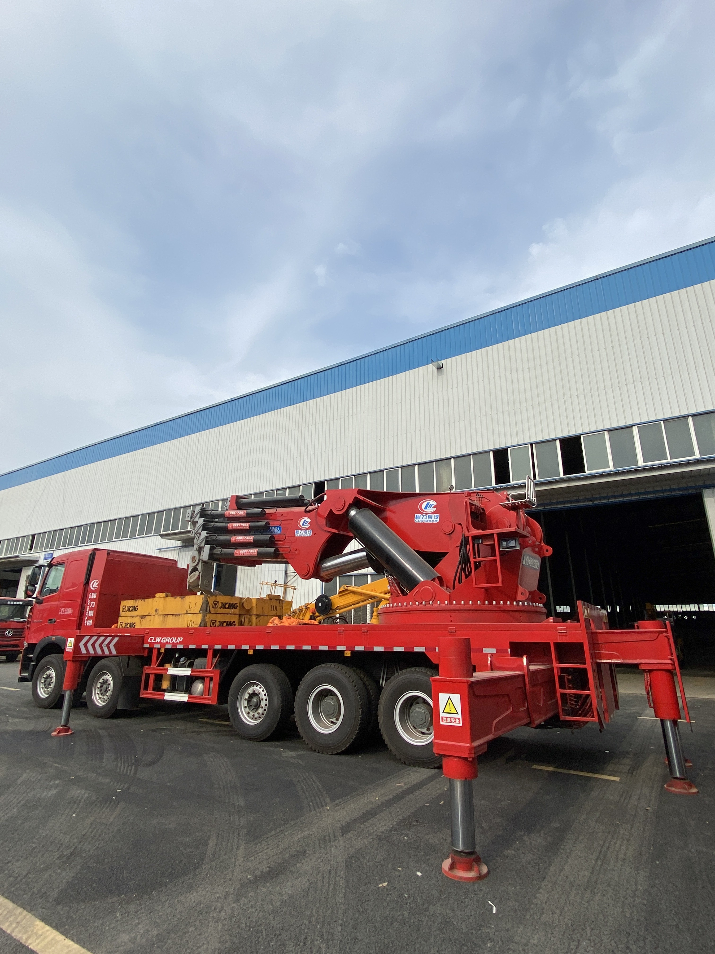 Chinese Heavy Duty Truck Crane 160ton Mobile Truck Crane STC1600T7 With Promotional Price
