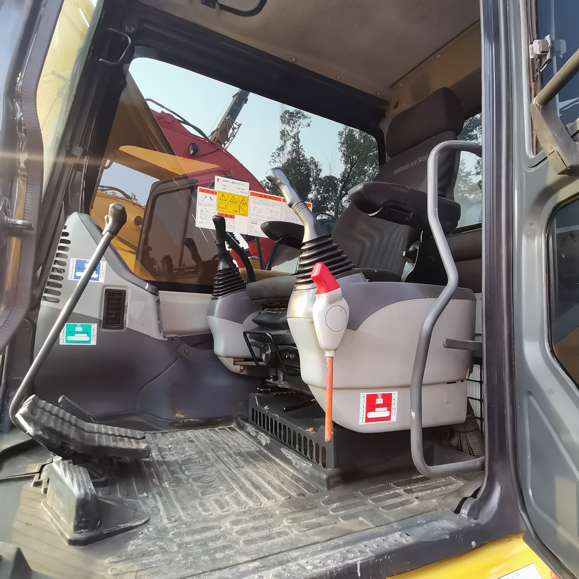 Used Komatsu Excavator PC130 in Good Condition with Original Hydraulic Valve