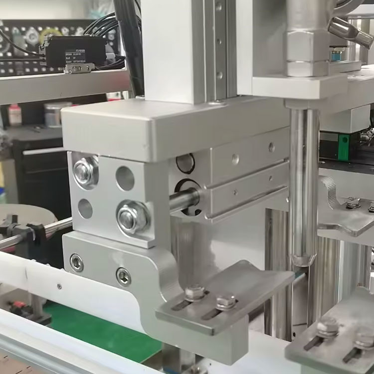 Automatic High Speed Fruit Jam Sauce Tracking Filling Machine For Jar