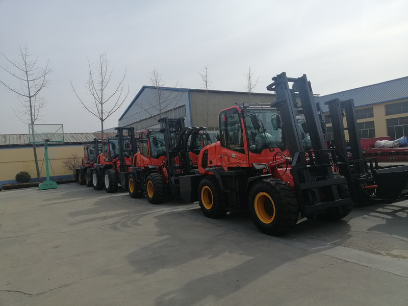 China made 4x4 diesel rough terrain forklift truck 3.5 ton for off road