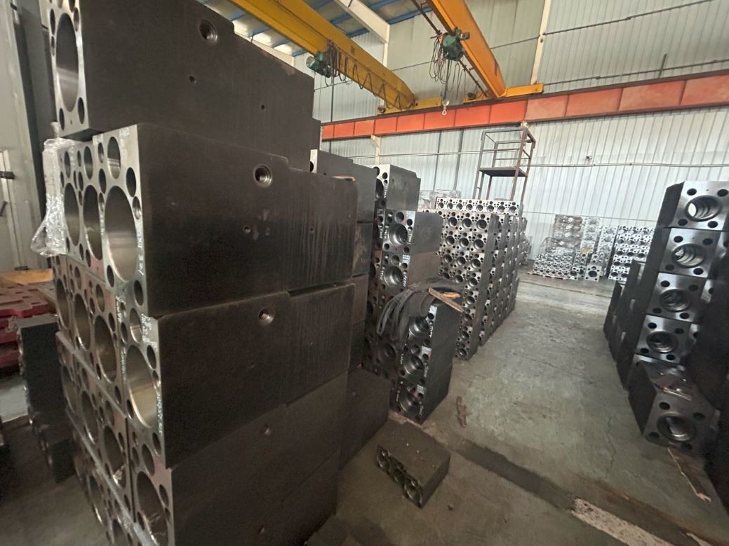 Excavator Hydraulic Breaker Parts Back Head HB15G 20G 30G 40G SB81 For Furukawa Hammer