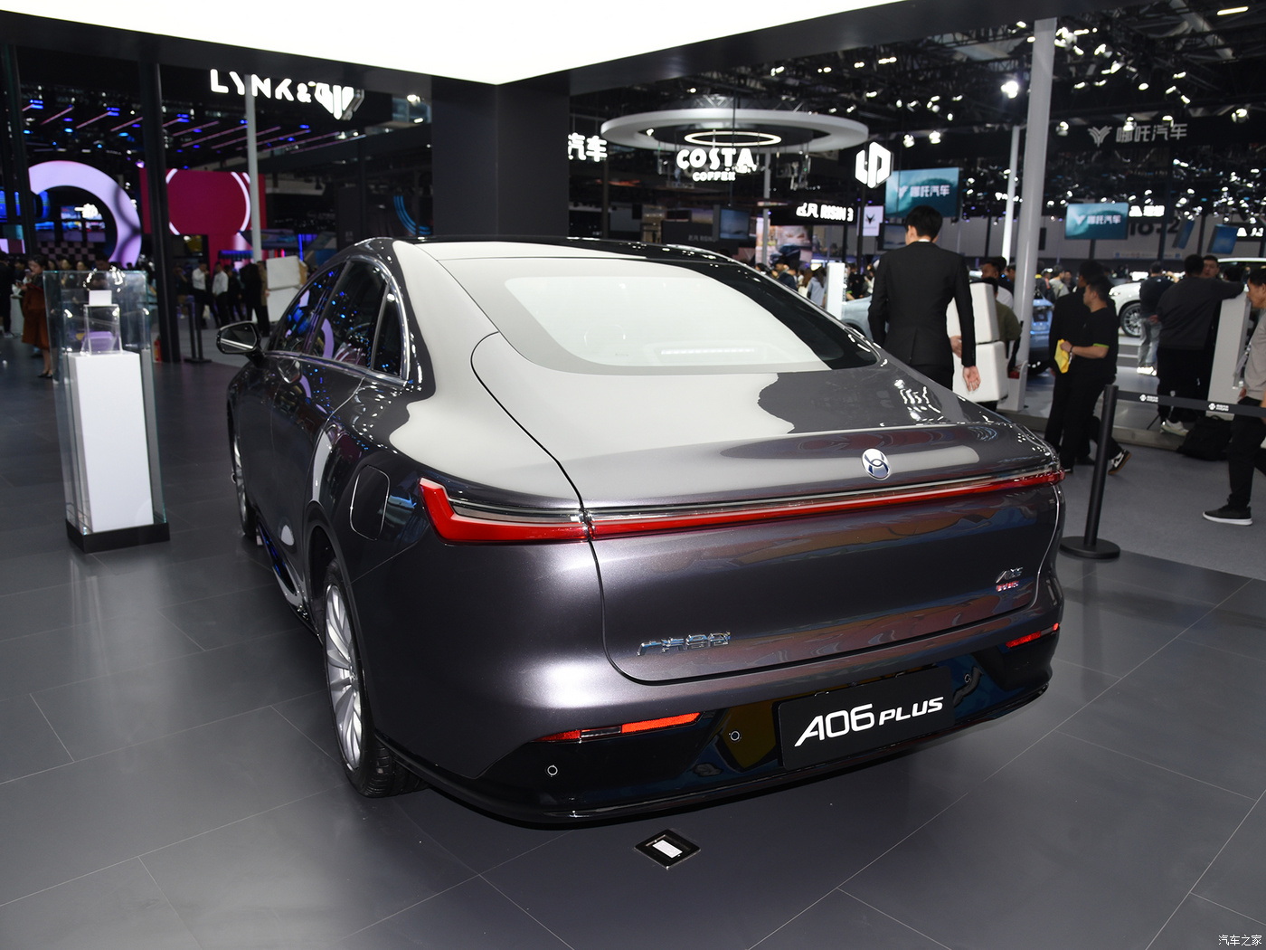 160KW Total Motor Power 2024 Hycan A06 PLUS Version Pure Electric Luxury Car with 520KM Long Range and Hybrid Fuel Type