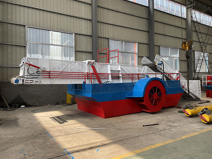 YSAPH12 1.8m Width Water Hyacinth Harvester 88kw With 2 Section Rod Design For Water Grass Cutting