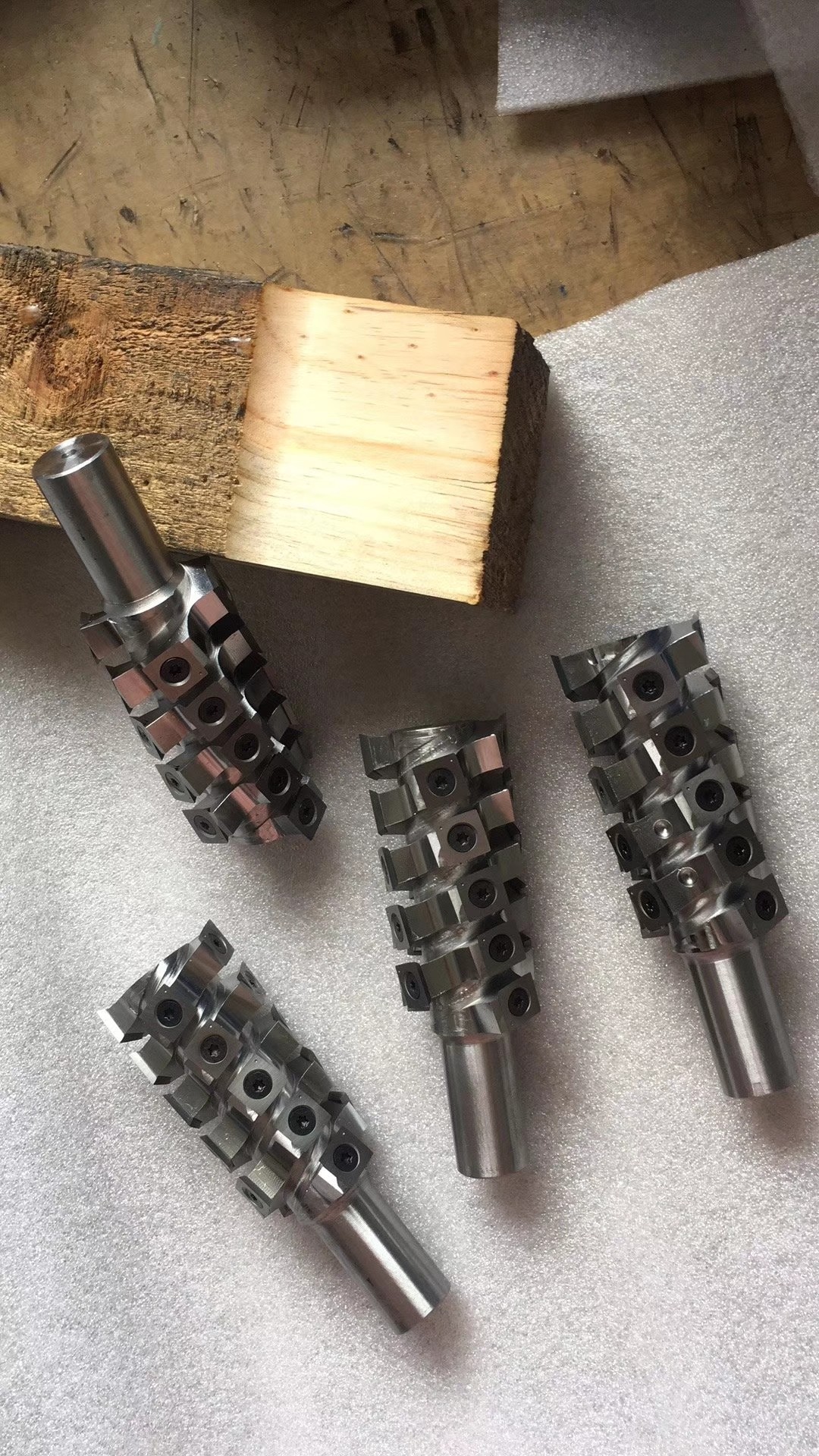 Wear Resistance 92. 5-93. 5HRAWood Tungsten Carbide Cutting Tools Carbide Cutter Inserts