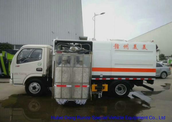 Truck Mounted Road Guardrail Sweeper For Road Fence Cleaning With Brushes 1000L