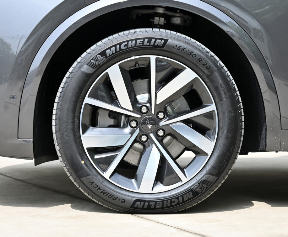 Hot-Sell Electric LI L8 2023 Air Extended Range 154 HP 2 motor 4 WD 6 seats SUV