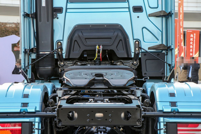 Shacman Tractor Truck Conditioner High Roof Top Side Fairing 840HP 6X4 AMT Hydraulic Buffer