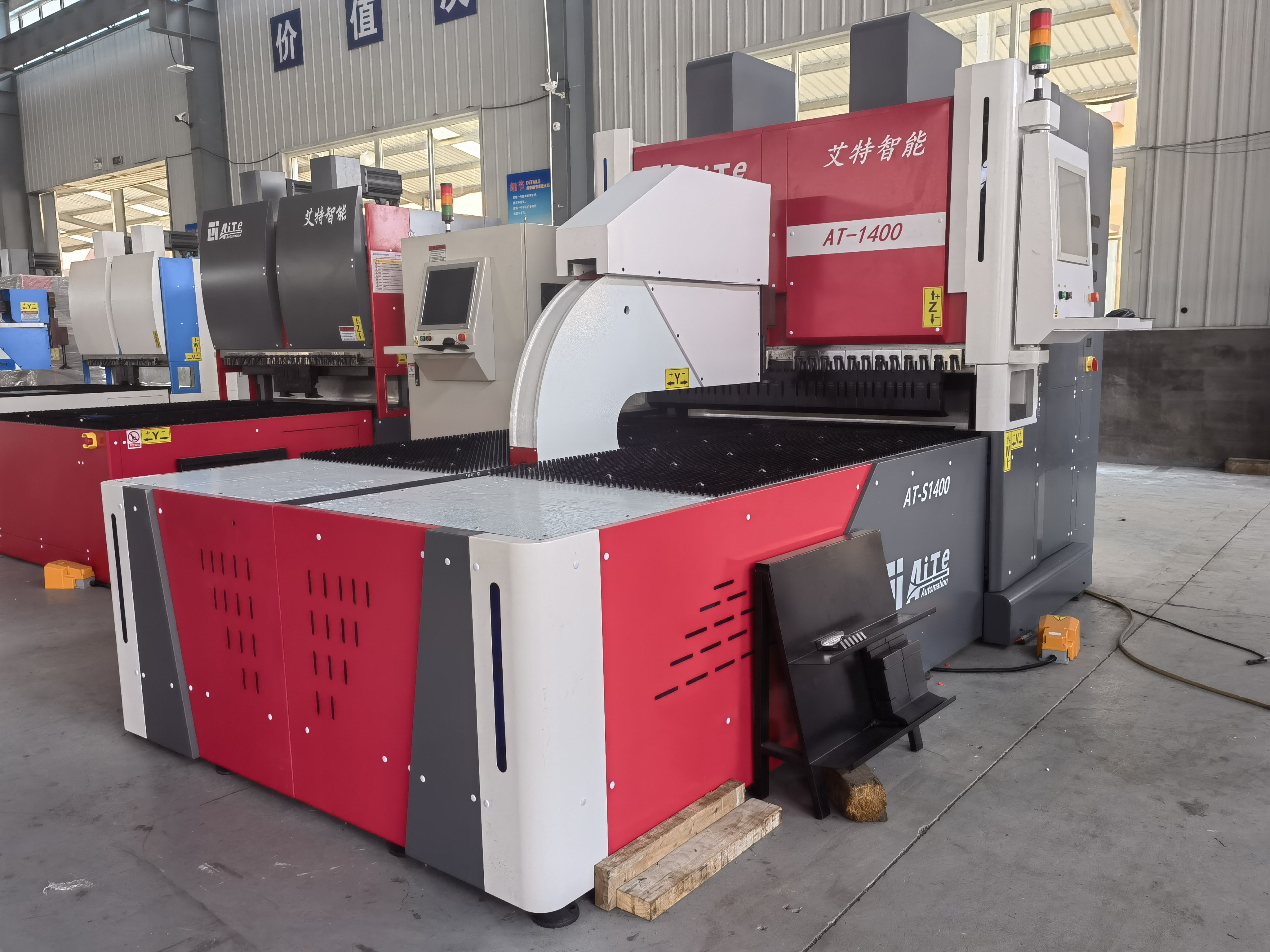 1400mm Sheet Metal Folding Machine Kitchen Cabinet Automated Sheet Metal Brake