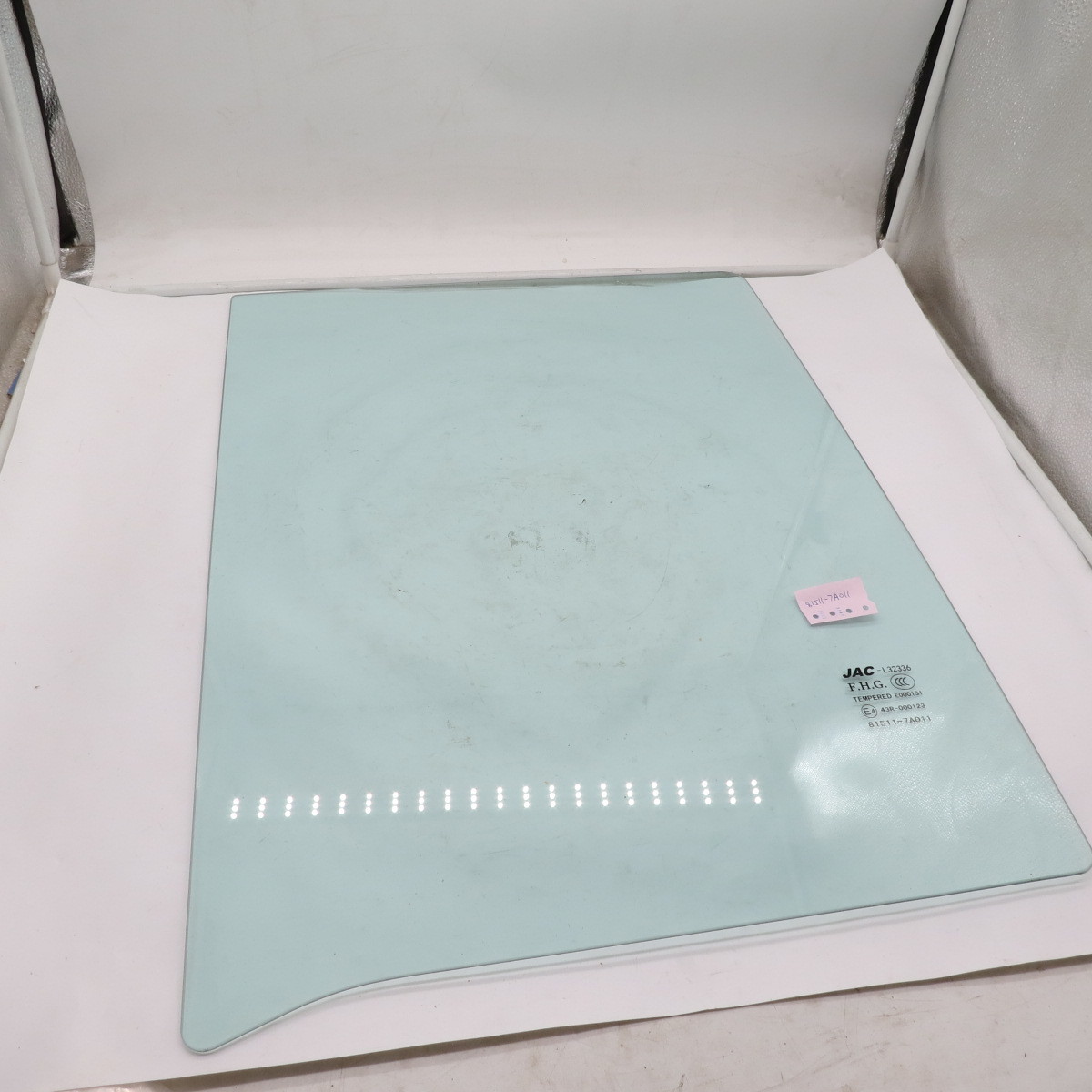 High quality Left door glass 81511-7A011