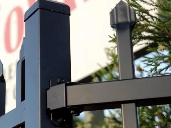 Steel Tubular Fencing Panels 2.1m*2.4m stain black powder Crimped Spear Security
