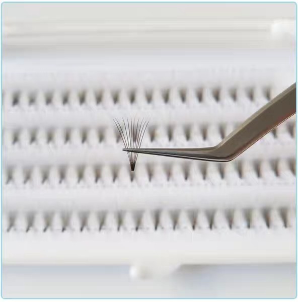 Wholesale High Quality Natural pre made volume fans eyelash extensions 2D/3D/4D/5D/6D/7D/8D/10D/20D manufacturer