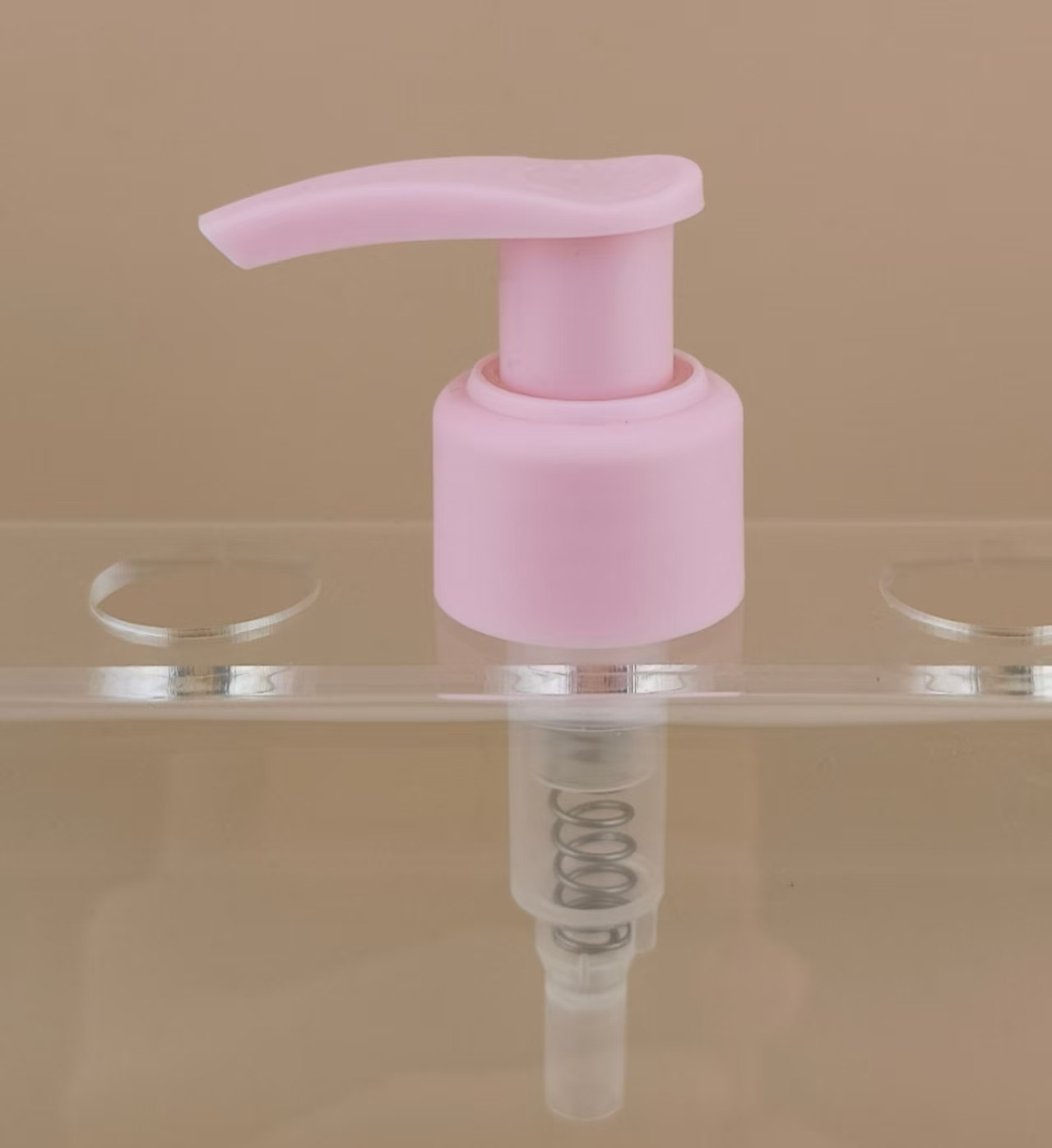K201-9 Pink Lotion Pump Screw Lock Ribbed ISO9001/ISO14001 Certified for Skincare