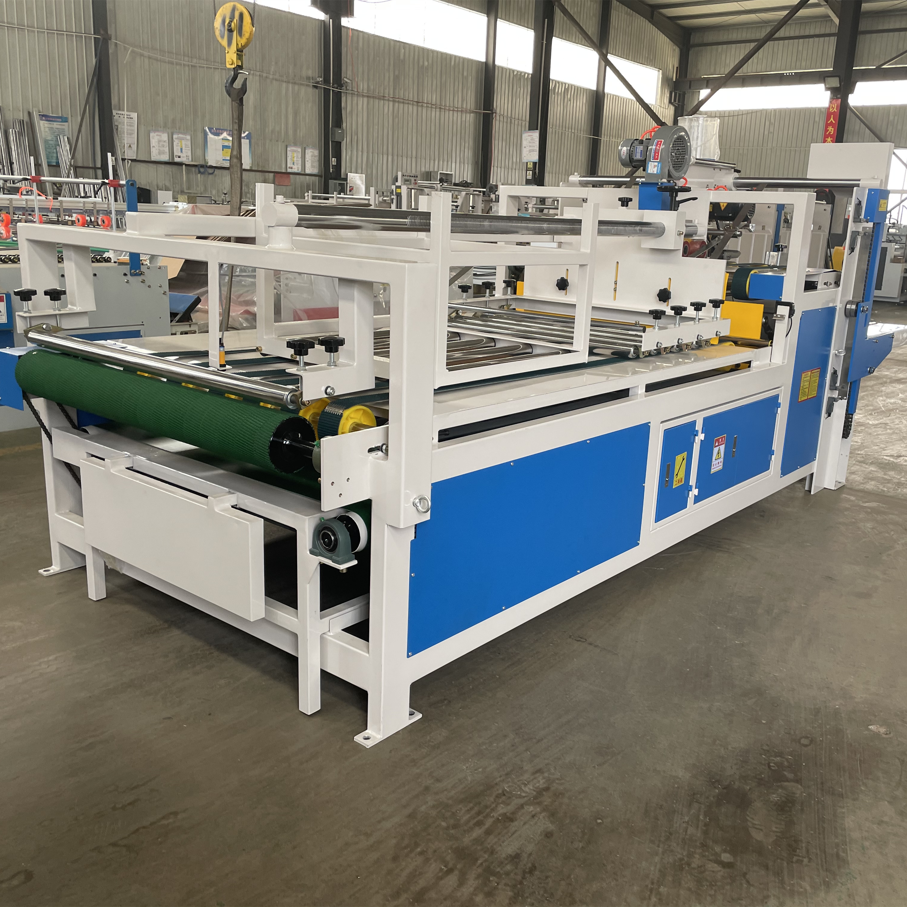 Semi Automatic Corrugated Carton Folder Gluer Machine 2800 Model Work Platform