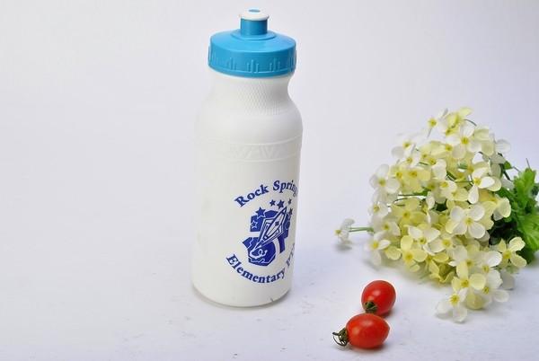 PE water bottles, plastic sport water bottle for bicycle riding and sports using