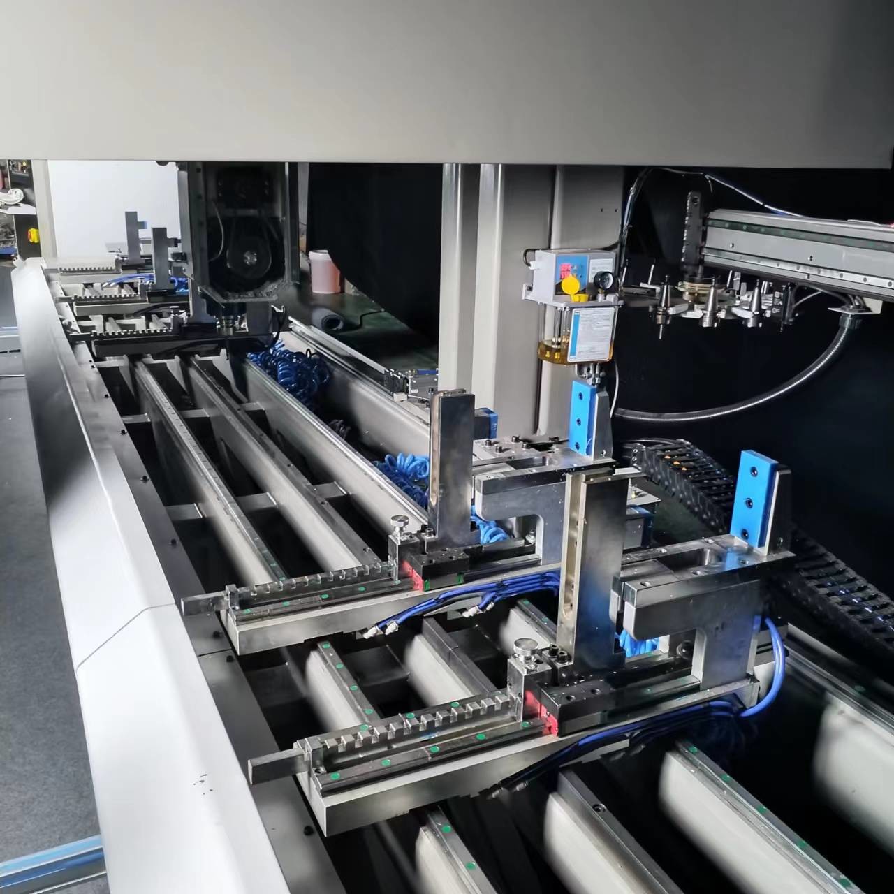 Industry Aluminum Machines Industry Aluminum 4Axis CNC Machining Center For Sale