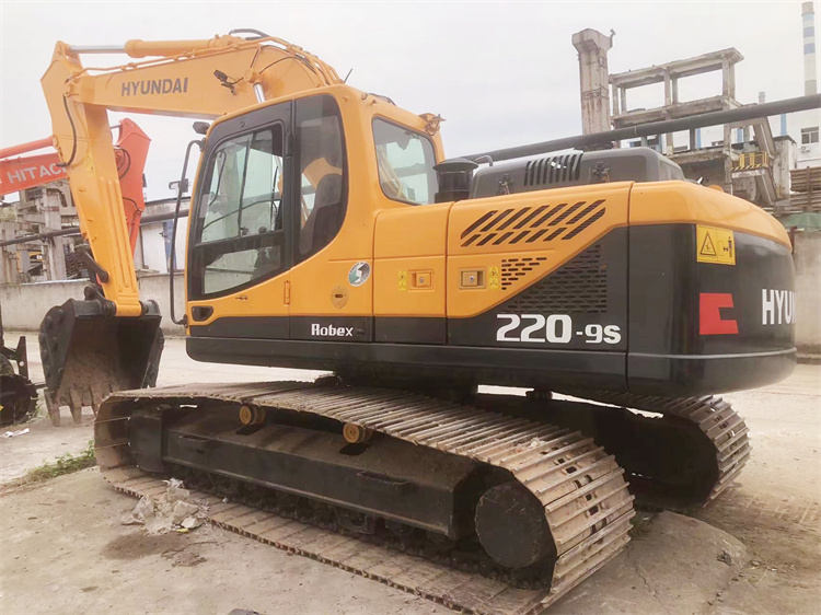 22 Ton Hyundai 220-9S Excavator from Korea with 112 KW Power and 80 cm Width Crawler Chain