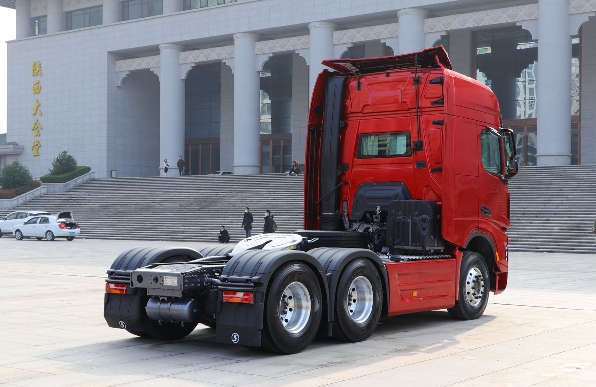 Shacman X6000 6x4 Tractor Head Truck 25ton 40ton Heavy Duty LHD Euro 5 Standard 600hp 50t Capacity Load