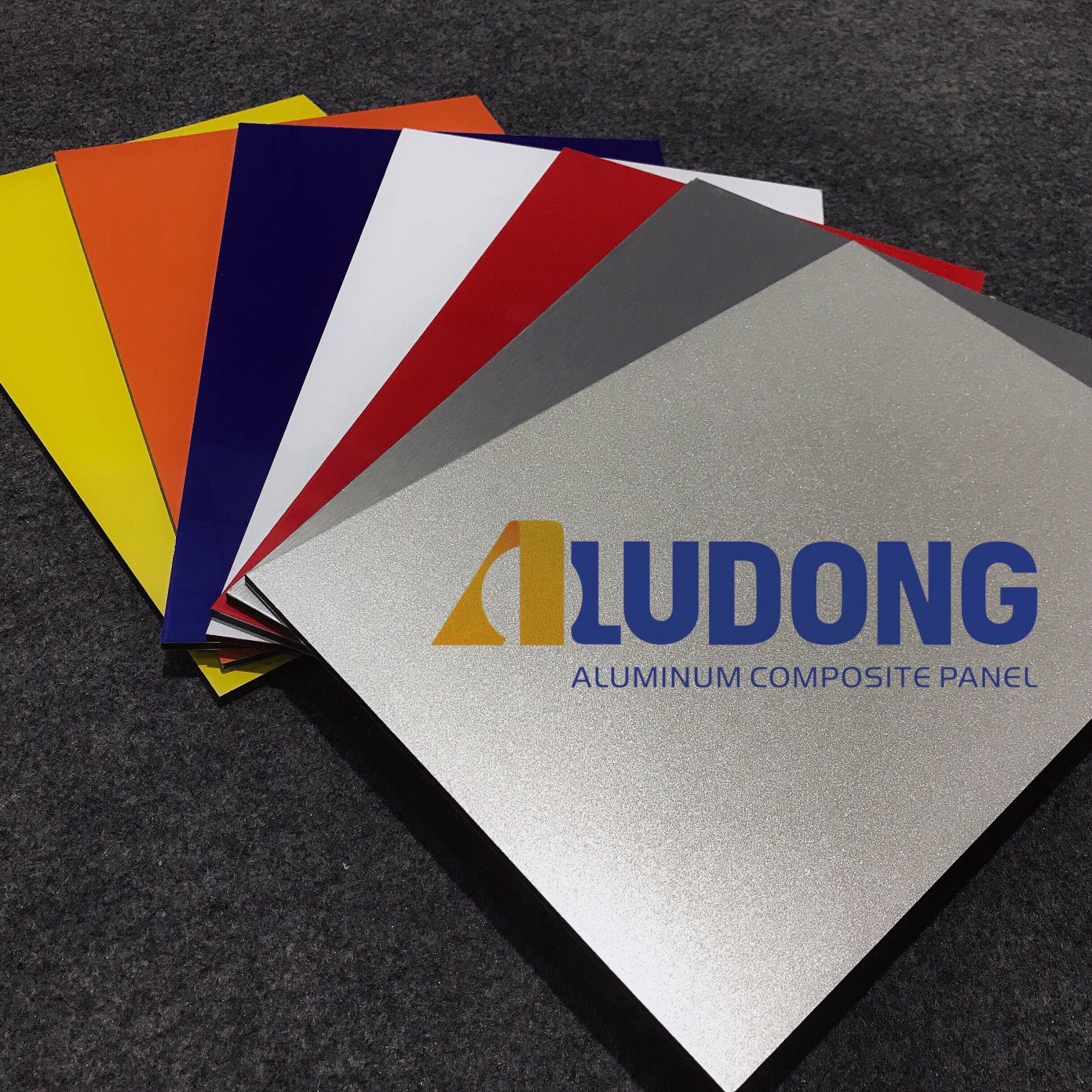 Red Acp PE Aluminum Composite Panel Vivid Color And Higher Gloss Level 2mm