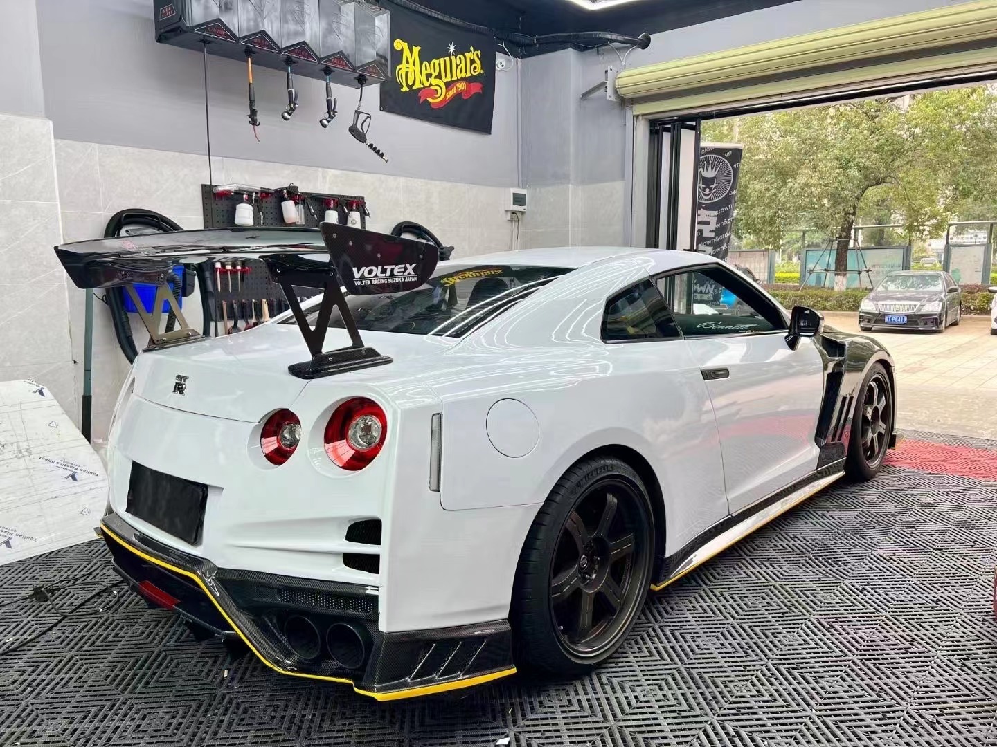 For Nissan GTR R35 Carbon Fiber Body Kit GTR Upgraded Top Style Carbon Fiber Front and Rear Bumper Side Skirt Spoilers