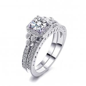 China 0.62ct 2 Carat Princess Cut Diamond Ring , 62PCS Moissanite Engagement Rings on sale