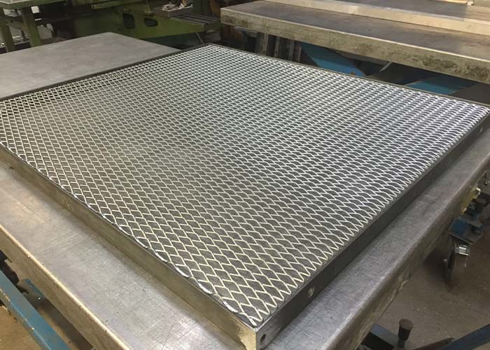 Custom Stainless Steel Expanded Mesh ASTM F1267 With Corrosion Resistance