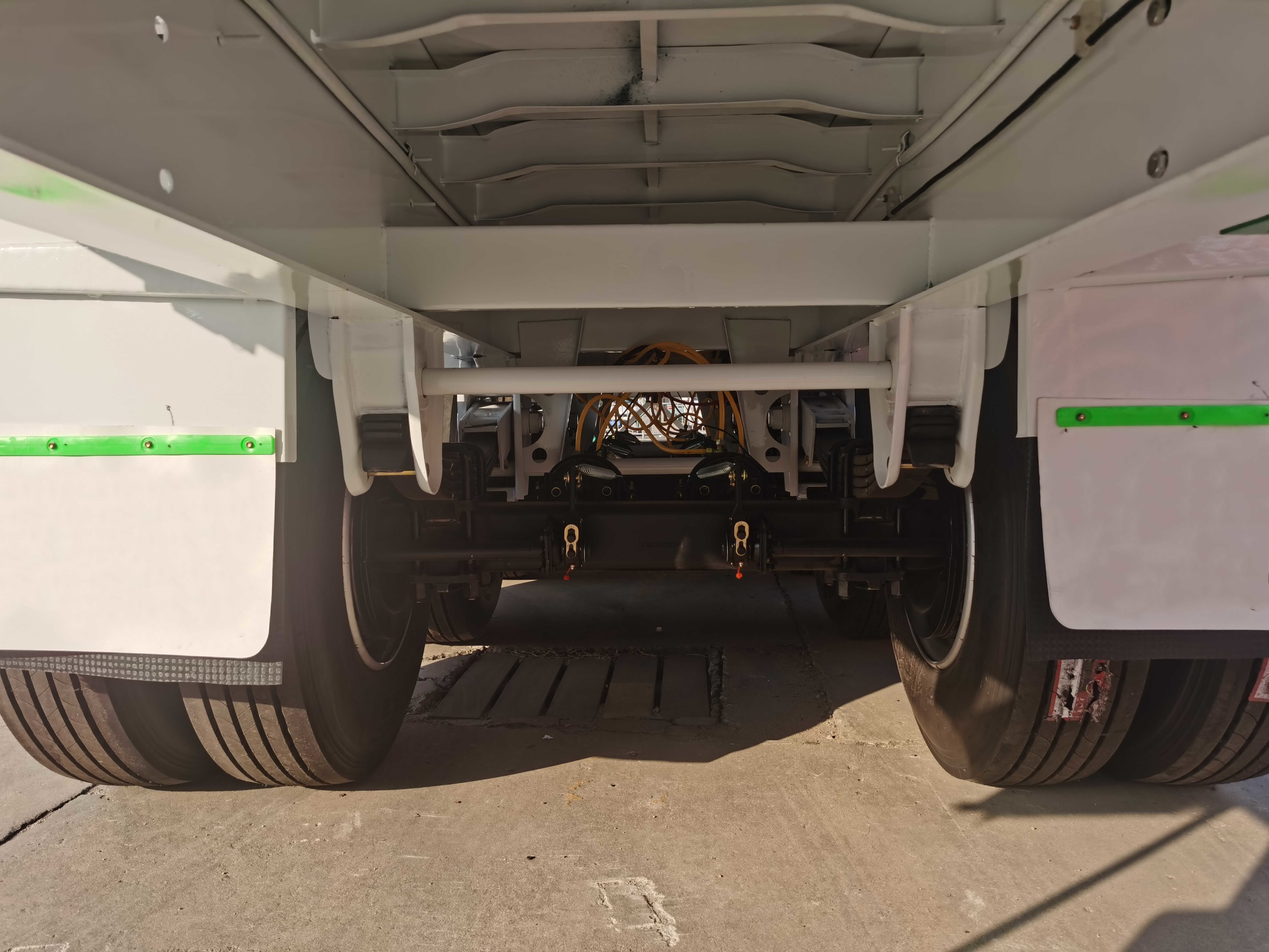 42' 3 Axle Cargo Enclosed Trailer 80T Van-Type Cargo Transporter