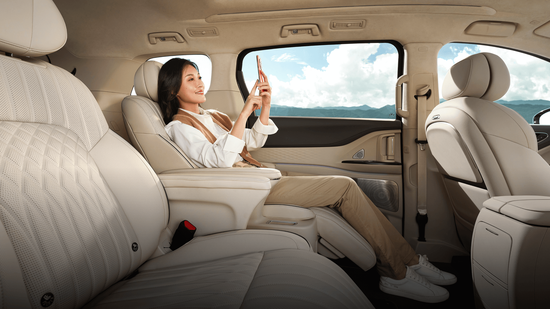 High-Performance Dongfeng Voyah Dreamer PHEV MPV Hybrid Electric Car 7 Seats Made