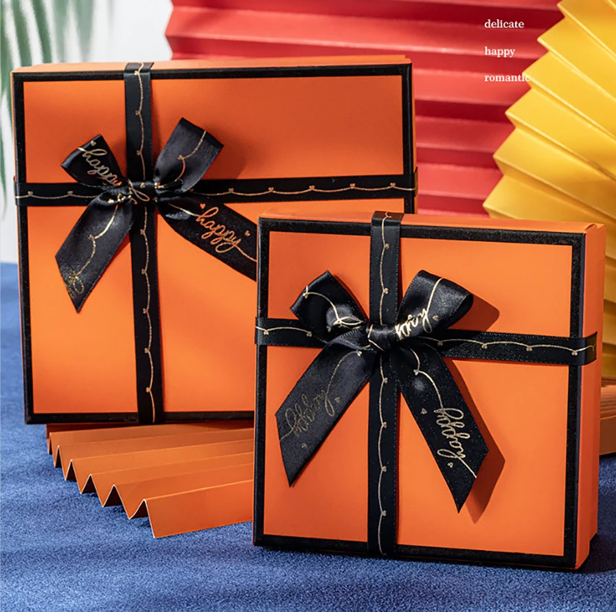 Custom Gift Packaging Box With Golden Logo for T Shirt Clothing and Scarf