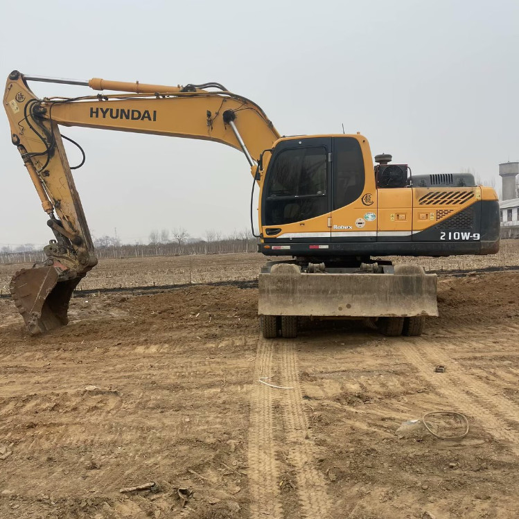 Wheel Type Hyundai 210W Used Excavator 21 Ton Secondhand Hydraulic Digger in Stock