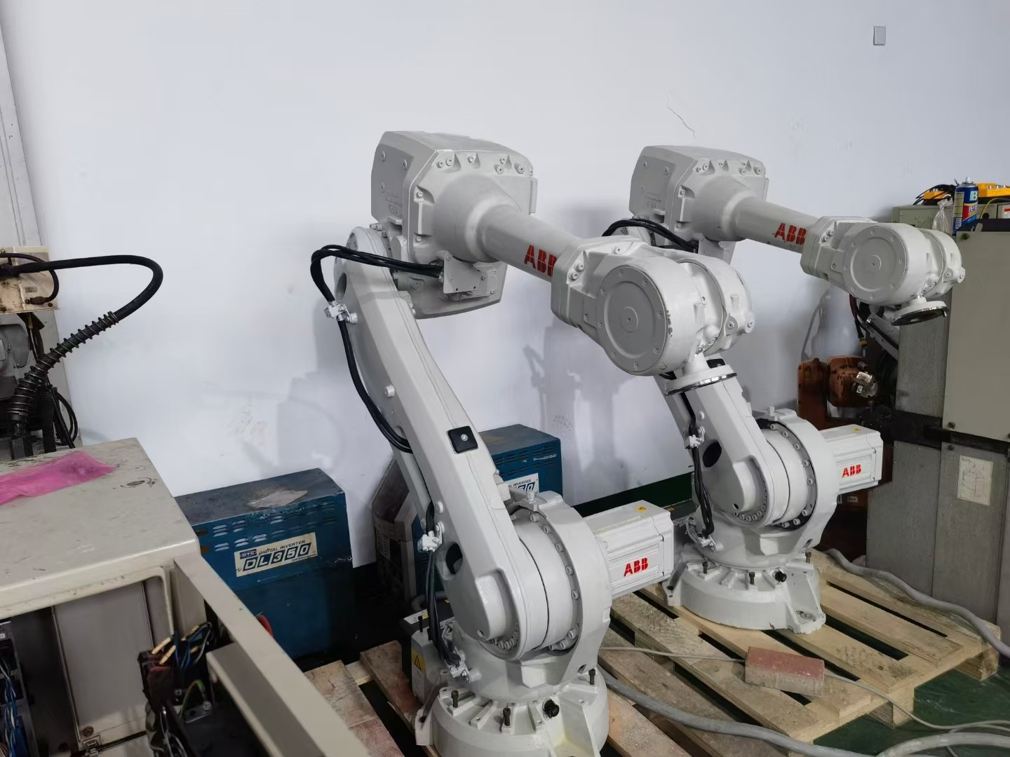 IRB 4600-60/2.05 IRC5 Controller Used ABB Robots 6 Axis Robotic Arm 2050mm Range Highly Reliable And Efficient