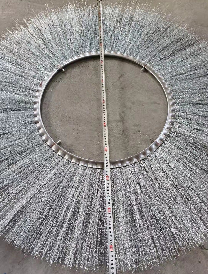Supporting Steel SS Wire Wheel Brush Blade On Large Snow Removal Vehicle