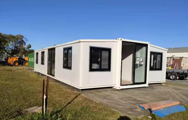 20ft 40ft Prefabricated Mobile Living Container House with Bedroom and Bedroom Design