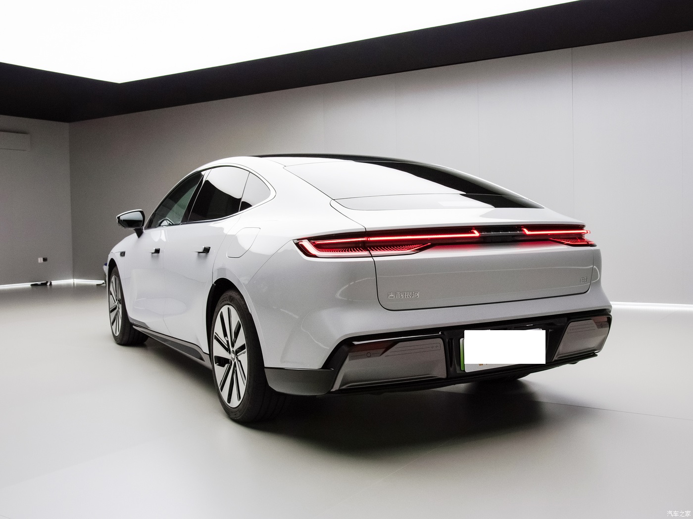 2024 Geely Galaxy E8 Electrico Sedan Automotive 665KM Range Max Speed of 190 Km/h 5 Seats Energy Vehicle