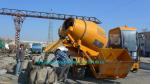 Mobile Hydraulic Concrete Mixer Machine , Cement Mixer Vehicle 20 Circles Per