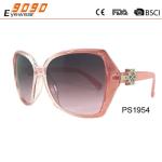 2017 hot sale style sunglasses with UV 400 protection lens ,made of plastic