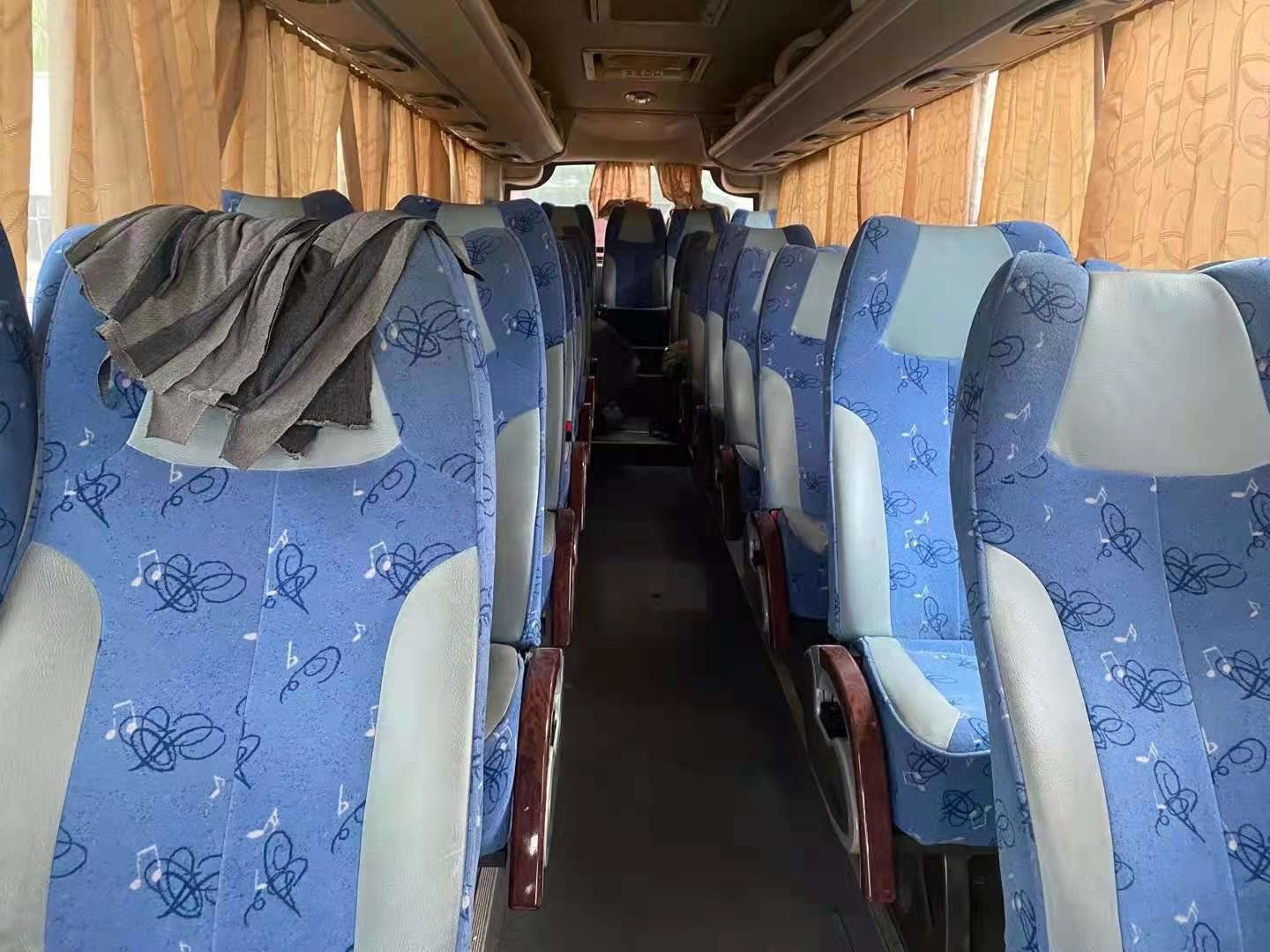 Used Kinglong Bus XMQ6900 Used Tour Bus 39 Seats Yuchai Engine 180kw Euro III Steel Chassis Left Steering