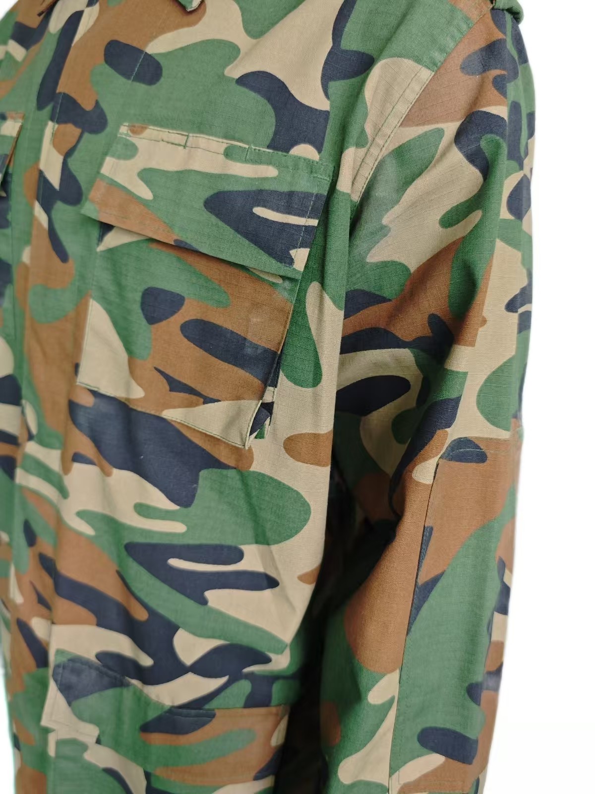 StealthPro Camouflage Utility Jacket – 4-Pocket Tactical Build