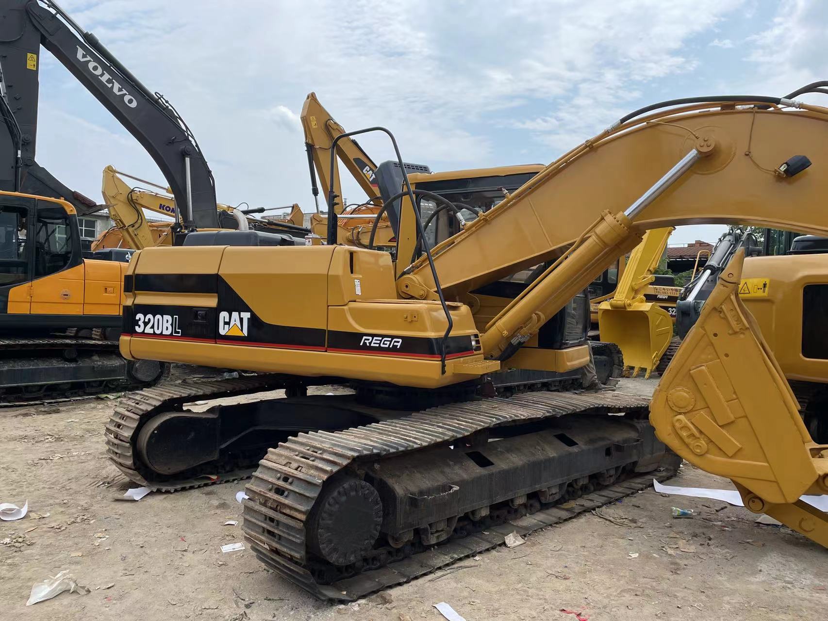 Top- 2020 Caterpillar 320bl Crawler Excavator from Japan with 1.2M³ Bucket Capacity
