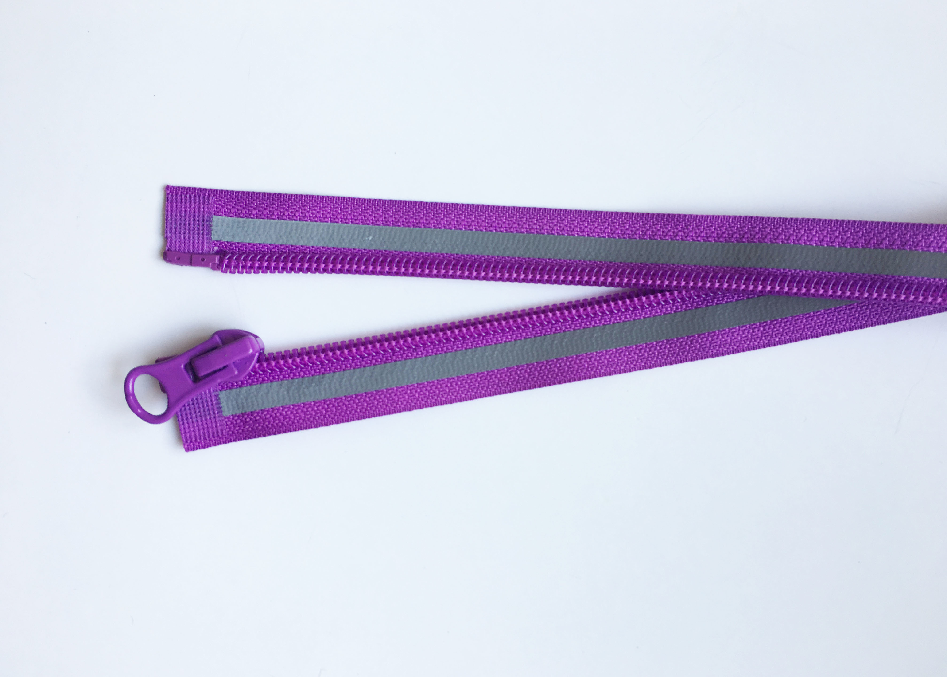 European Style Fashion Sewing Notions Zippers100% Nylon Reflective Zipper For Jackets / Backpack