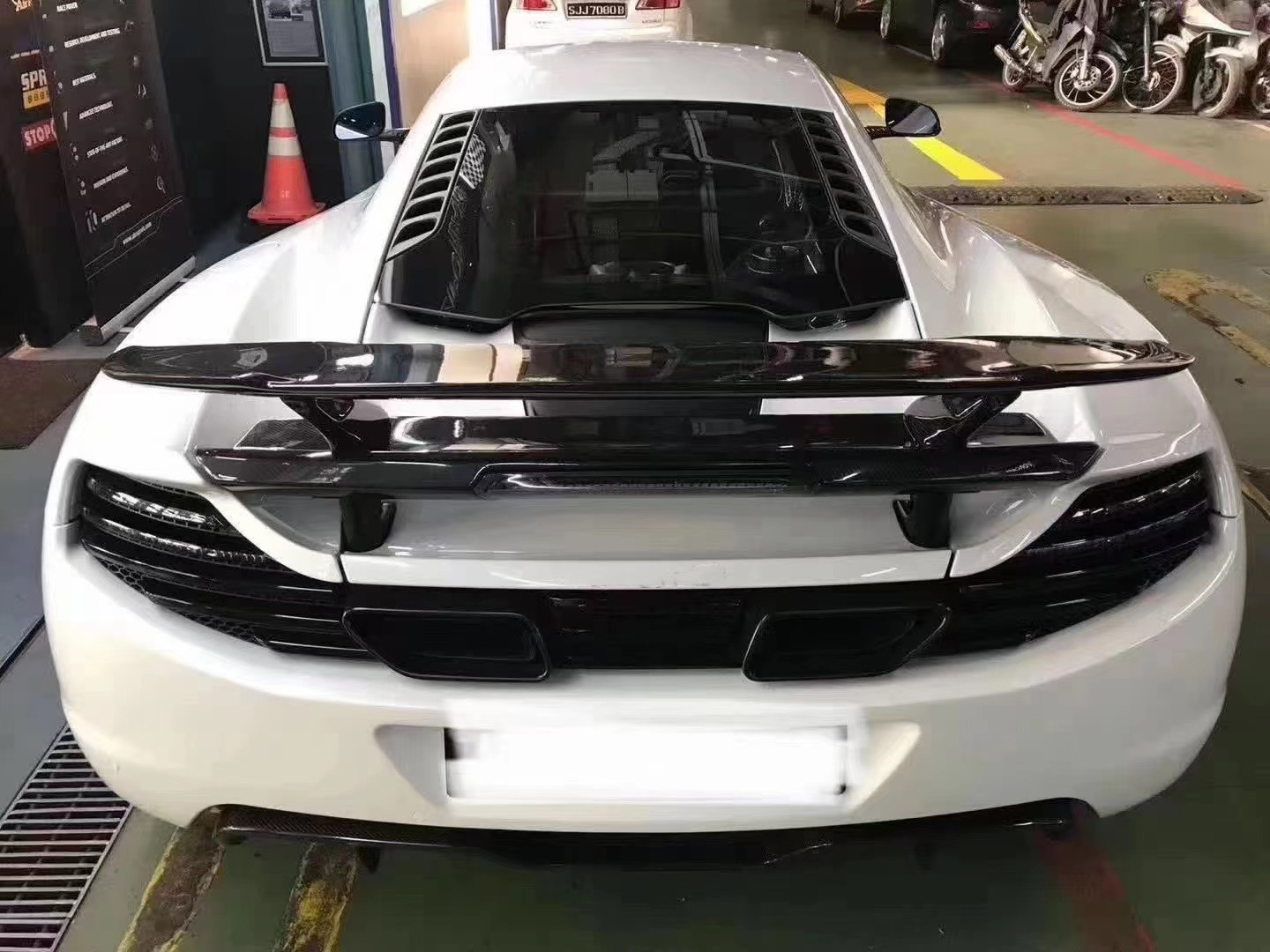 High Quality Carbon Fiber Carbon Fiber Body Kit for McLaren MP4-12C Mp4-12c Carbon Fiber Front Shovel Rear Diffuser Side Skirt
