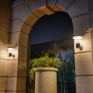 Wholesale Outdoor IP65 8AH Solar Wall Light Waterproof 3000K With CE RoHS from china suppliers