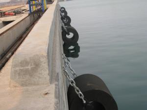 Wholesale Various Installation Rubber Cylindrical Boat Fenders High Energy Absorption from china suppliers