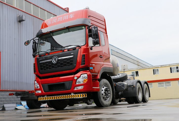 Model Tractor Trailer Head Truck Dongfeng 6x4 LNG CNG Tractor Truck with Touch Screen