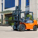 1-2 Meters Length 3000kg Diesel Forklift Material Handling For Warehouse