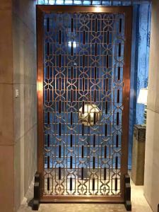 Wholesale China Golden Laser Cut Stainless Steel Metal Divider Partition With Different Pattern Manufacturers from china suppliers