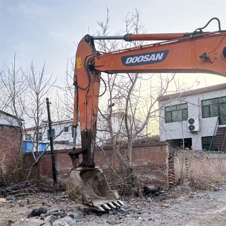 Good Condition Used Doosan DH225 Excavator with Original Design and 5000 Working Hours