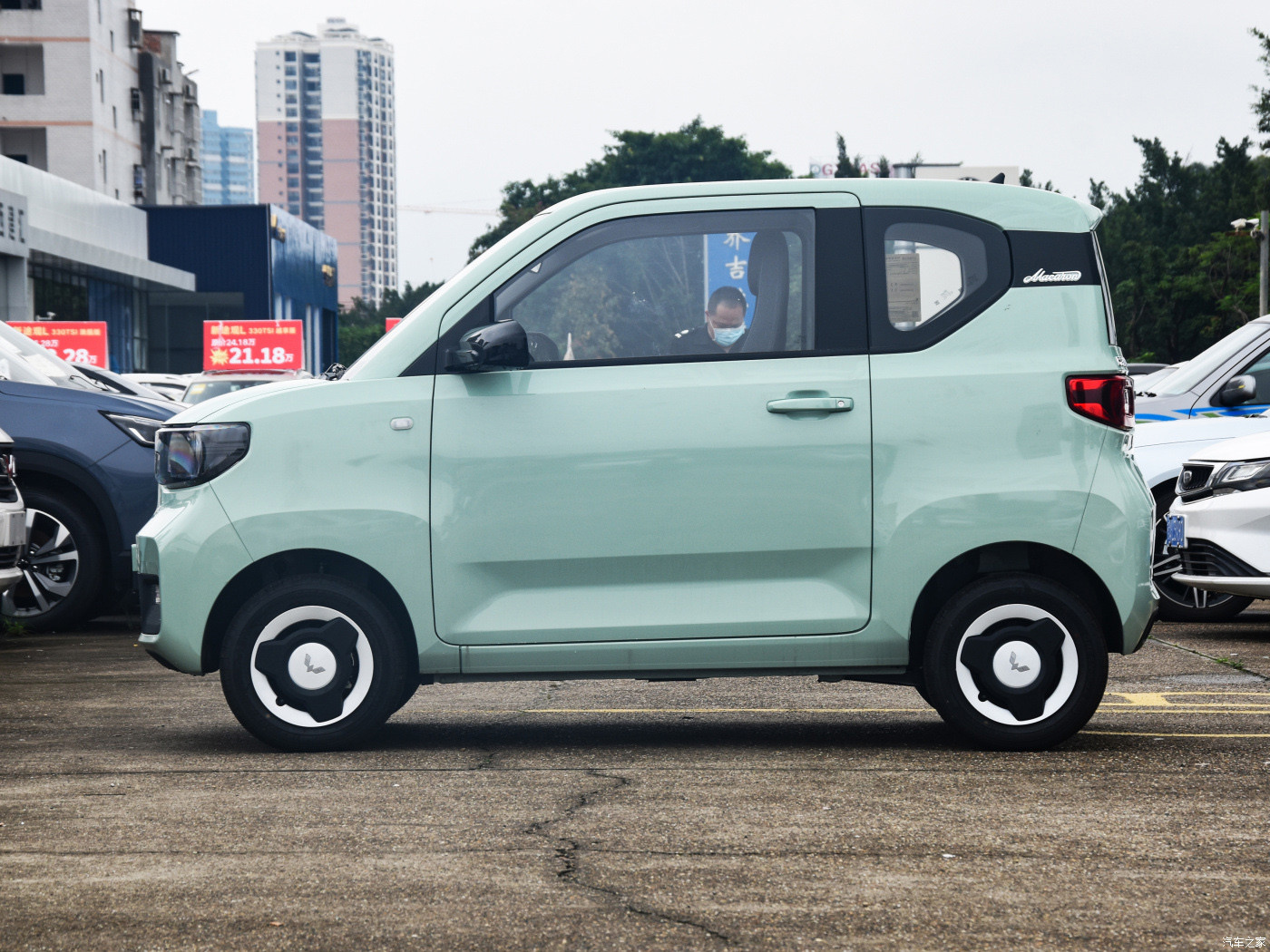 Wuling Hongguang Hybrid EV Cars OEM 3 Door Mini Pure Electric Vehicle